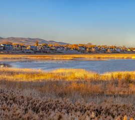 Obraz na płótnie Canvas View of Utah Lake and lakeside homes nearby