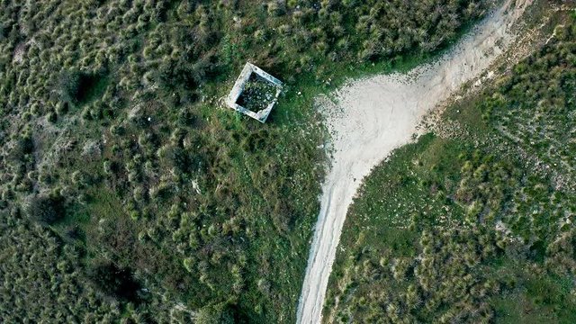 vista aerea del lago tra ambiente e natura