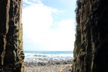 제주도에 있는 "갯깍주상절리"의 풍경이다.