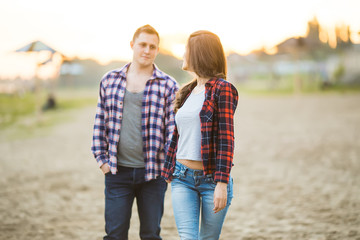 Naklejka premium Loving couple walking on the beach