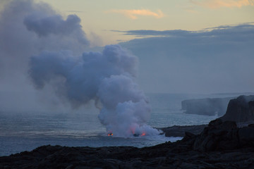 Fototapeta na wymiar Hot Lava Flow, Kilauea Volcano