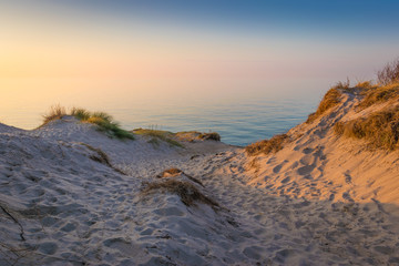 Sonnenuntergang über Düne und Meer - Ostsee auf Insel Rügen