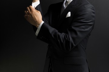 スーツ姿の男性