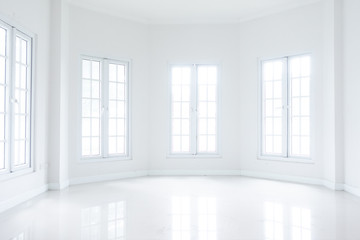 Fototapeta premium Empty white room with windows