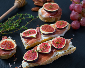 whole bread with cheese, parma ham and figs