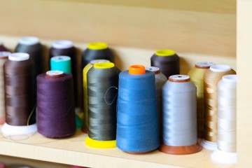 カラフルなミシン糸