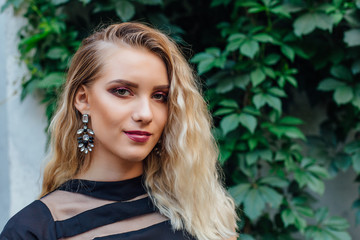 Naklejka premium Attractive lady with blonde hair and bright makeup