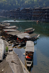 Łodzie na rzece Tuo Jiang © Miroslaw