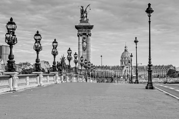 Fototapeta na wymiar Pont Alexandre III and the Hôtel des Invalides