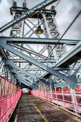 The Williamsburg Bridge is a suspension bridge across the East River in New York City , USA