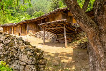 Neowajip and folk art objects in Sin-ri, Samchoek (Old House made of shingle roof of pine)