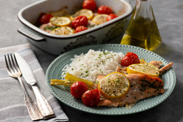 Oven baked salmon with leek and tomatoes, served with boiled rice.