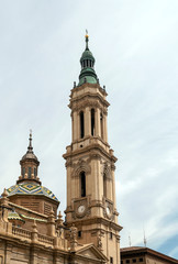 Fototapeta na wymiar Basilica del Pilar in Zaragoza in the north of Spain in a cloudy day