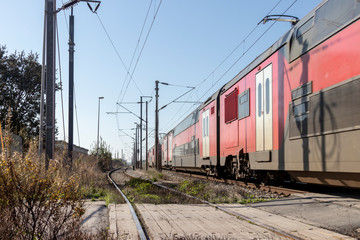 Fototapeta premium Tren transportando viajeros. Ferrocarril. 