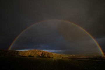 Regenbogen über Landschaft, Kreis Hassberge, Unterfranken