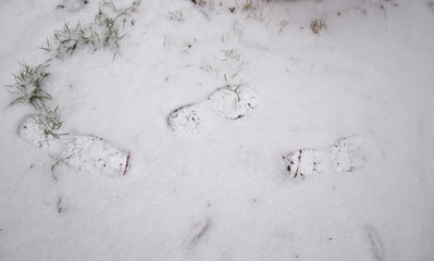 Fußpuren im Schnee 