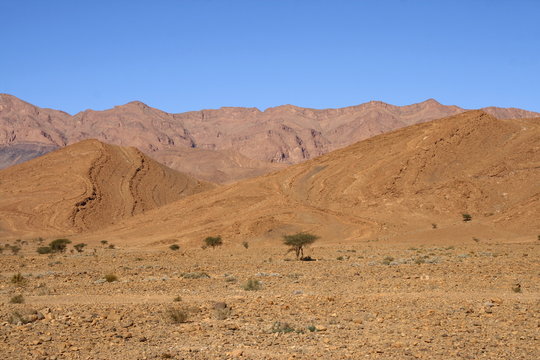 paysage minéral dans la région de Tata au Maroc