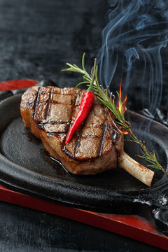 steak with smoke on iron pot