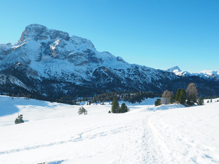 Fototapeta na wymiar Winterwanderung auf den Strudelkopf in den Dolomiten
