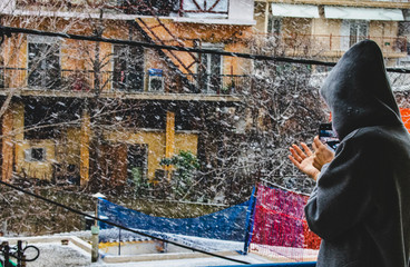 snowing in the city can be fun