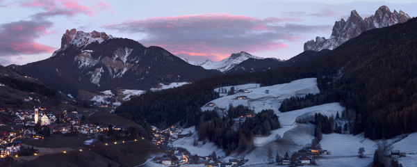 Panorama - Geisler &uuml;ber St Peter und St. Magdalena, Villn&ouml;sstal
