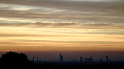 Obraz na płótnie Canvas sunset in city