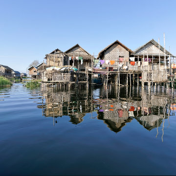 Lac Inle, Village Sur Pilotis