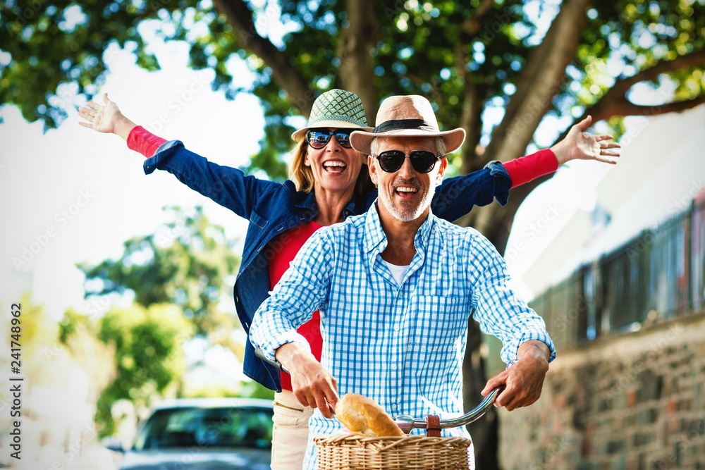 Wall mural couple enjoying while riding bicycle