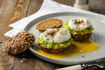 Obraz na płótnie Canvas Sandwiches with avocado and poached egg.