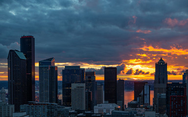 Fototapeta na wymiar Sunset over downtown of Seattle, WA