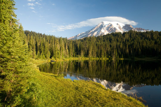 Scenic image of Reflection Lake in Mt. Rainier National park, WA.
