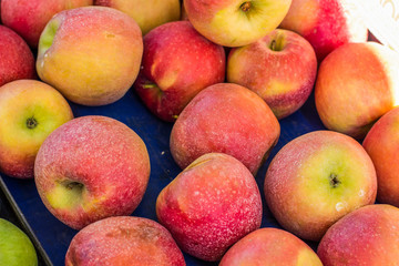 red apple variety food fruits on market counter 