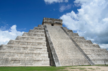Fototapeta na wymiar The Pyramid of Kukulkan at Chichen Itza in Mexico, one of the New Seven Wonders of the World. 