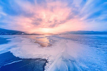 Selbstklebende Fototapeten Hellrosa Frozen surface of Baikal lake at sunset.  © serjiob74