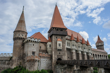 Fototapeta na wymiar Old medival castle (Corvin's Castle in Hunedoara, Romania)