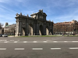 Fototapeta na wymiar triumphal arch in Madrid