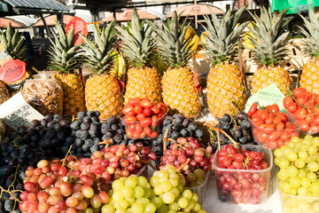 Lots of fruits at the morning market of Ljubljana / リュブリャナの朝市