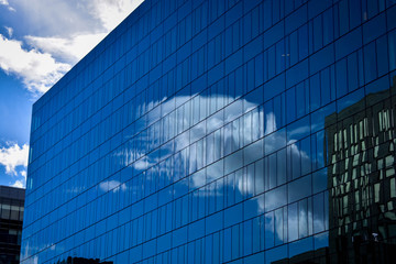 Fototapeta na wymiar Reflection of the sky in a building