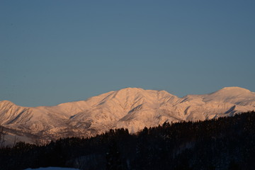 白山　夕陽に映える白山
