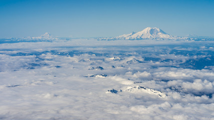 Washington state volcanoes are showing up over the clouds.