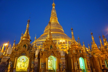 Fototapeta premium ヤンゴンパゴダ