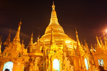 Naklejka premium ヤンゴンパゴダ