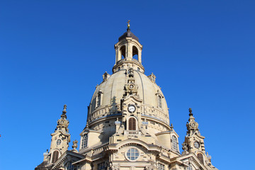 Fototapeta na wymiar blick auf die frauenkirche in dresden sachsen deutschland fotografiert im herbst an einem sonnigen tag während einer sightseeing tour