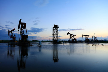 Oil fields in the evening, oil field derrick in the evening,