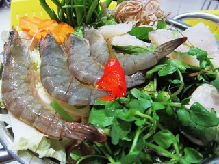 food, seafood, shrimp, fish, meal, dinner, salad, fresh, restaurant, meat, dish, cuisine, gourmet, prawn, cooking, lunch, grilled, delicious, plate, sea, healthy, shrimps, tomato, lemon, shellfish