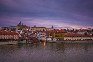 Castello di Praga al tramonto in Boemia