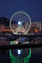 Ruota panoramica gigante sul lungomare di Salerno, per le luci d'artista.