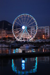 Ruota panoramica gigante sul lungomare di Salerno, per le luci d'artista.
