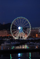 Ruota panoramica gigante sul lungomare di Salerno, per le luci d'artista.