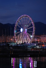 Ruota panoramica gigante sul lungomare di Salerno, per le luci d'artista.